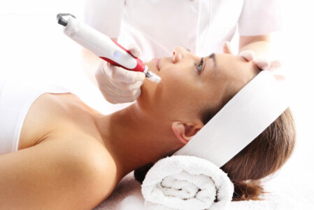 Needle,Mesotherapy.beautician,Performs,A,Needle,Mesotherapy,Treatment,On,A,Woman's
